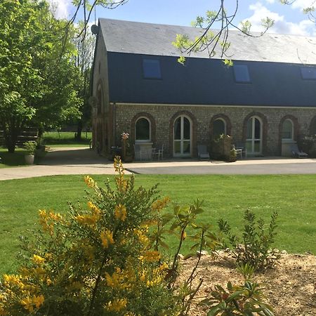 Chambres D'Hotes Aux Ecuries Du Chateau Contremoulins Exterior foto