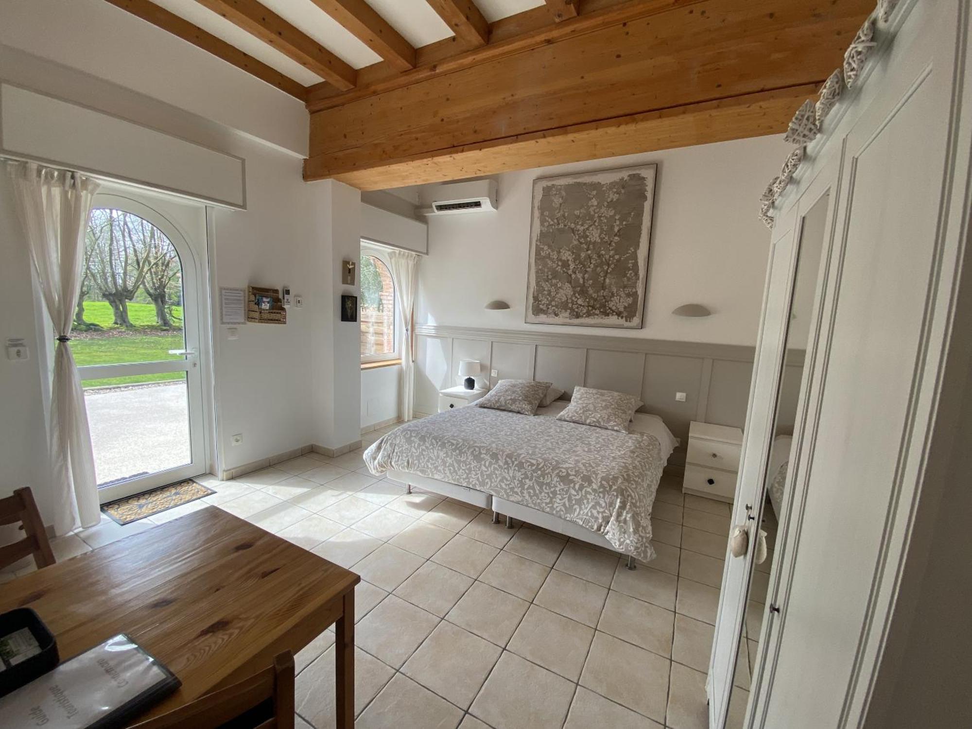 Chambres D'Hotes Aux Ecuries Du Chateau Contremoulins Zimmer foto