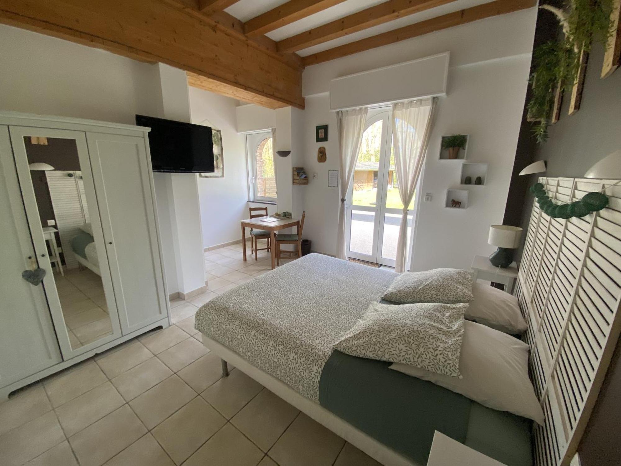 Chambres D'Hotes Aux Ecuries Du Chateau Contremoulins Zimmer foto