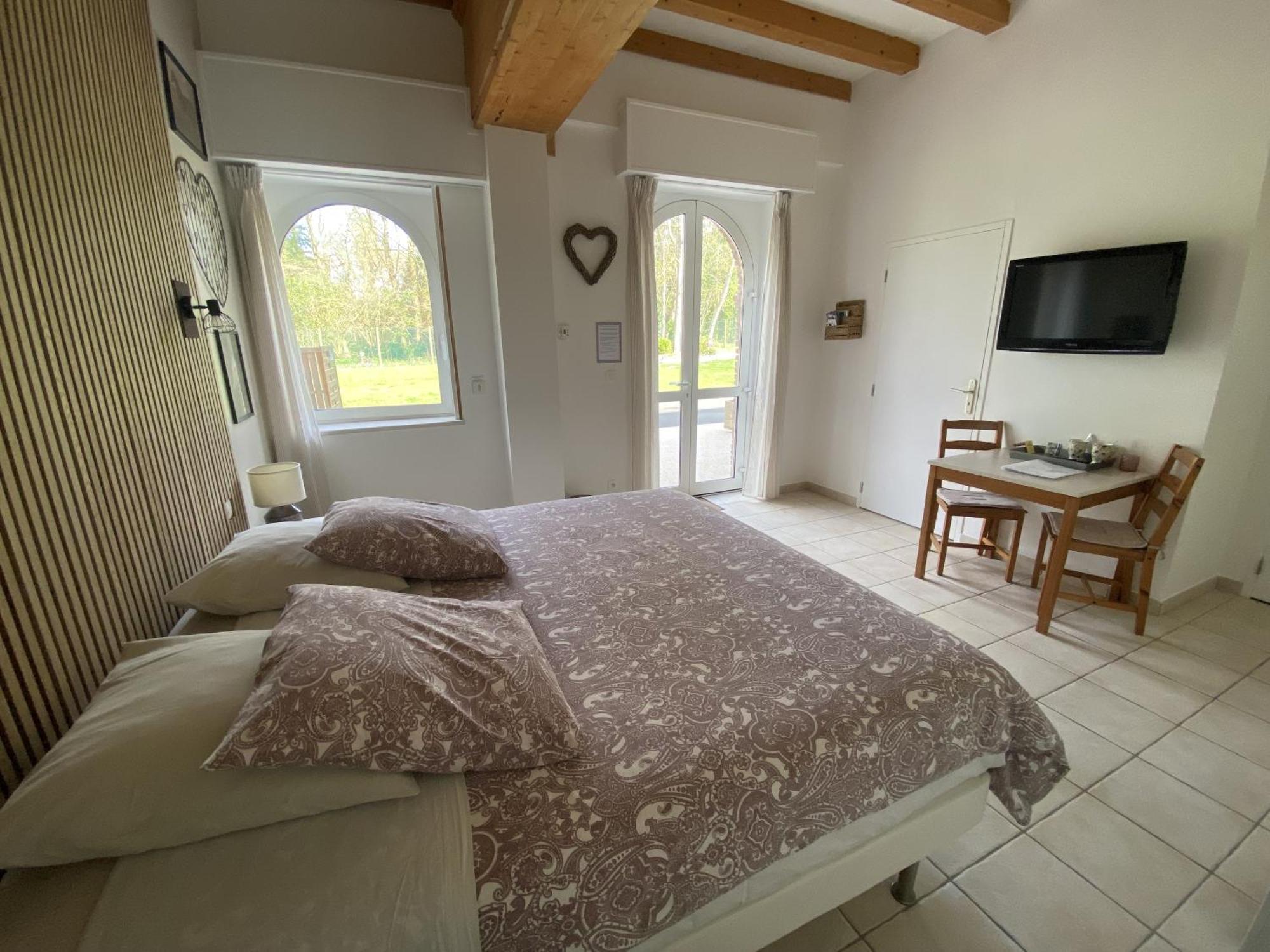 Chambres D'Hotes Aux Ecuries Du Chateau Contremoulins Zimmer foto