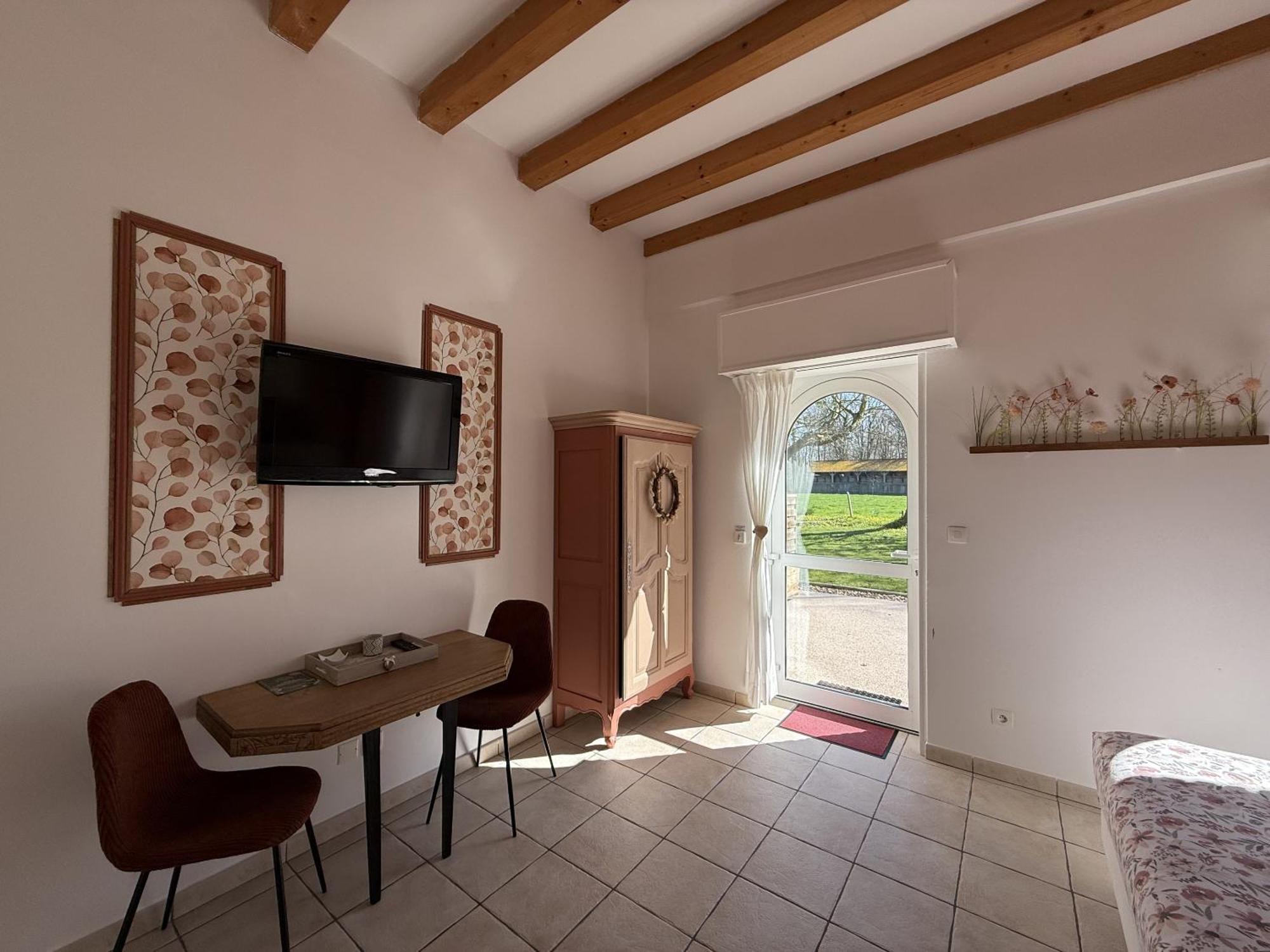 Chambres D'Hotes Aux Ecuries Du Chateau Contremoulins Zimmer foto